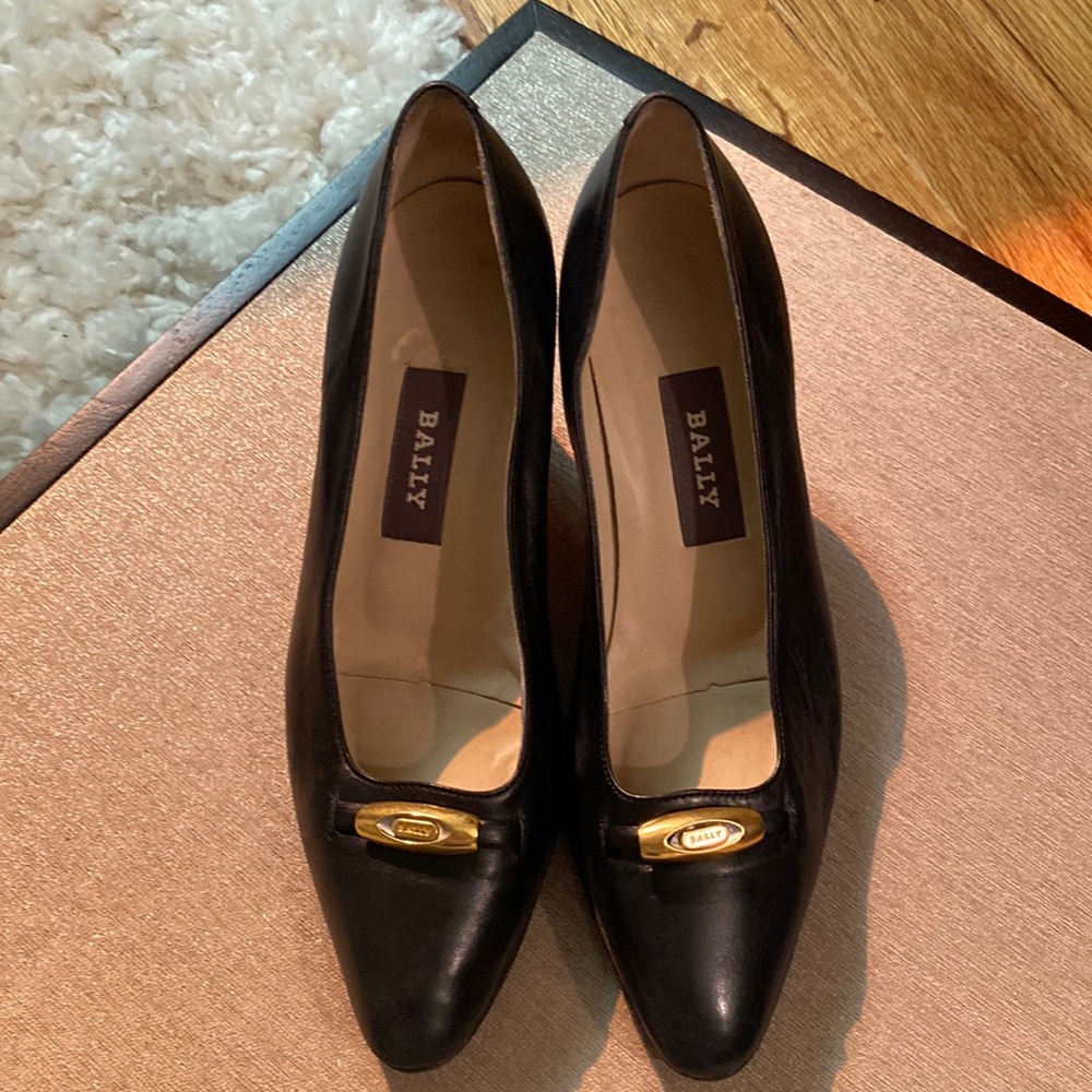 Vintage BALLY Kaye Navy Pumps